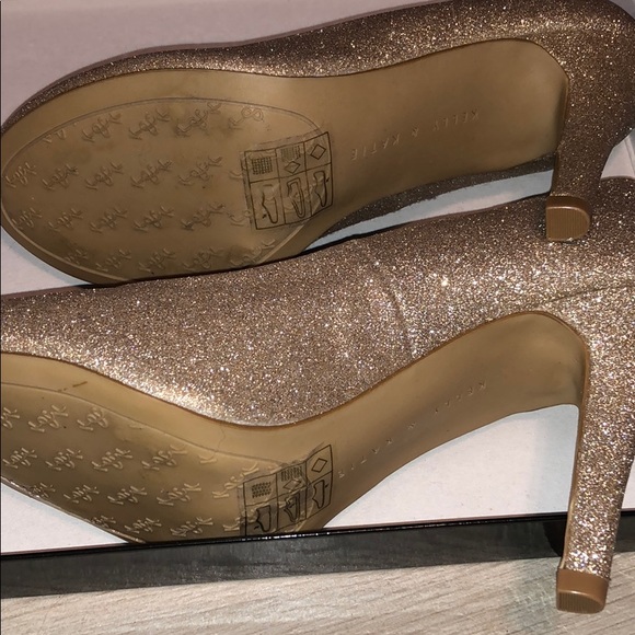 New Kelly&Katie Gold Glitter heels - Picture 5 of 5